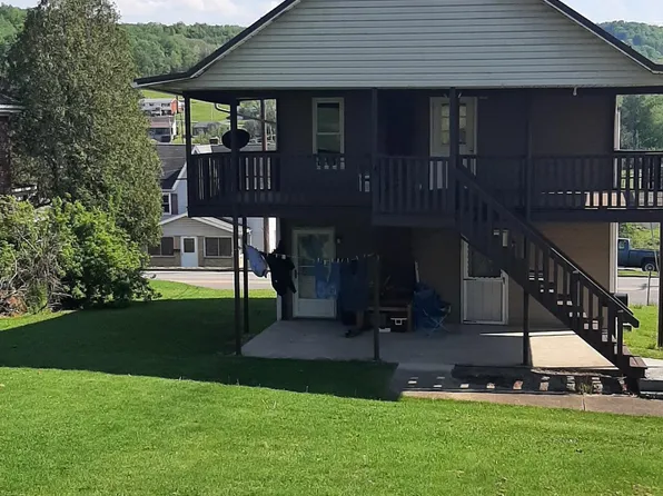 2209 Philadelphia Ave, Northern Cambria, PA 15714