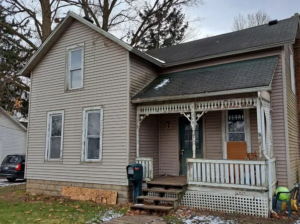 212 N 4th St, Sturgis, MI 49091