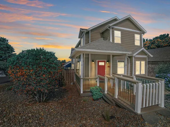 1845 NW 30th St, Lincoln City, OR 97367