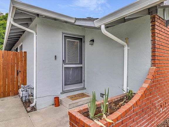 4th image of 667-669 W Eden Ave
