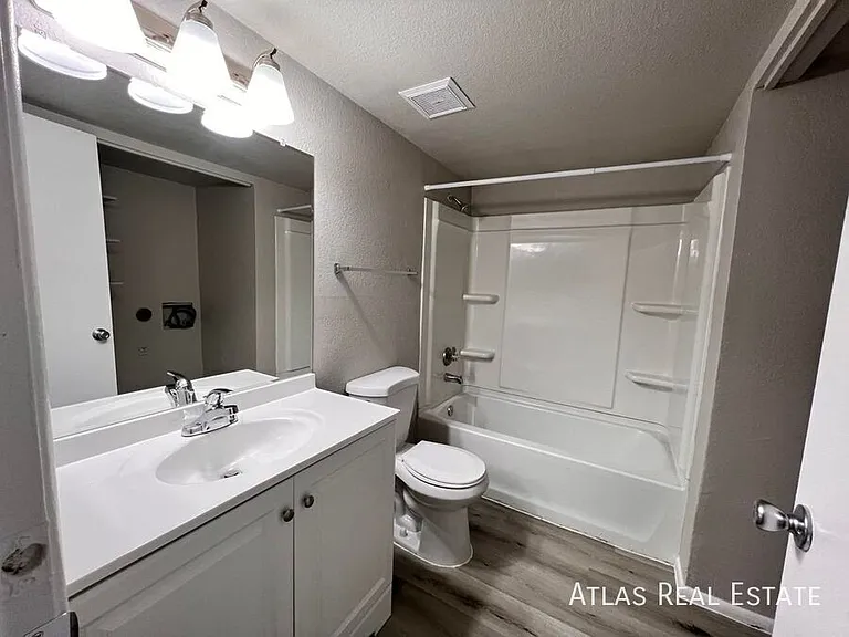 465 W Ivyglen St #13-125 — Photo 12
