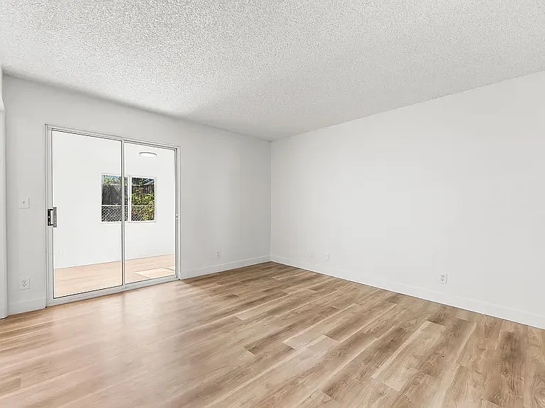 3817 Fernwood St — Photo 24