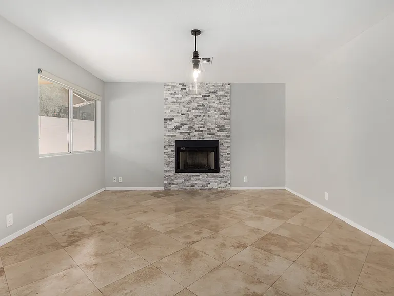 1320 E Charleston Ave — Photo 6