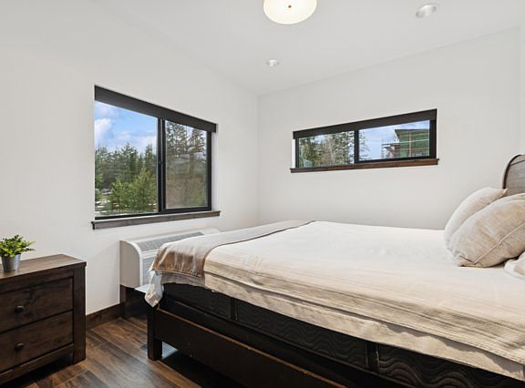 4th image of 1840 Baker Ave #302