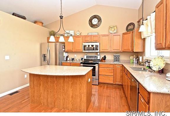 4th image of 9312 Camfield Dr