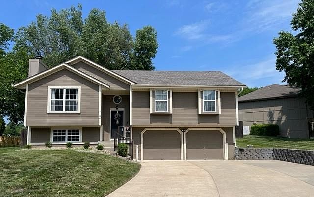 1st image of 1724 NE Auburn Dr