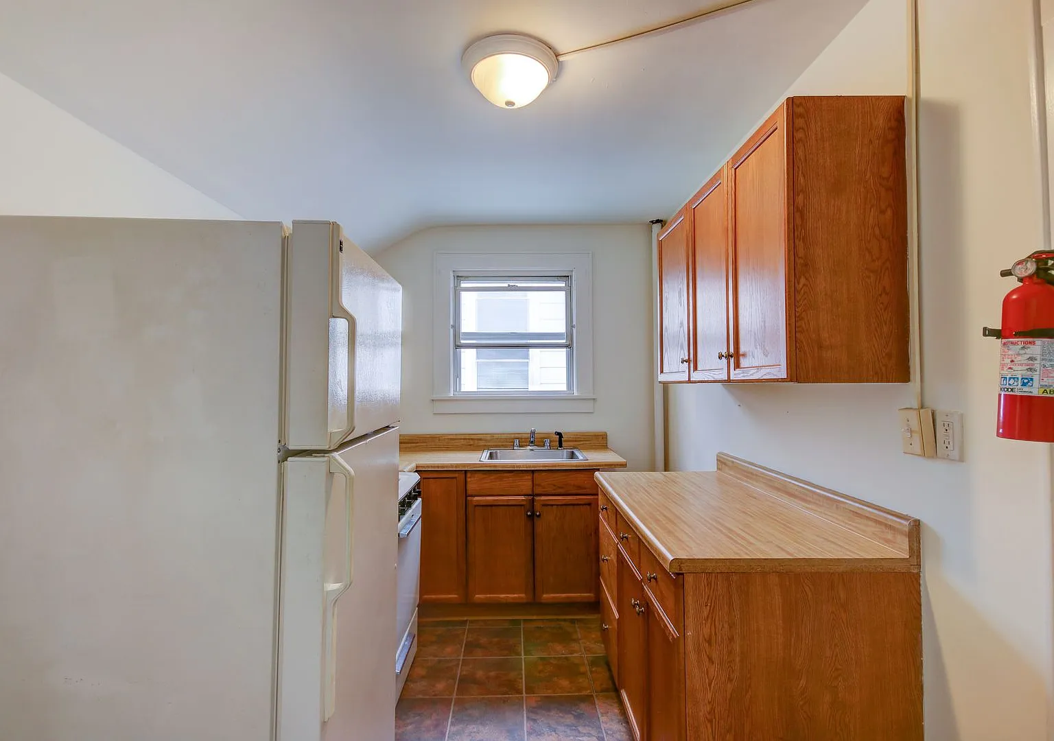 69 Huntington St — Photo 3