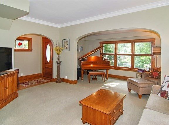 3rd image of 1167 S Grove Ave