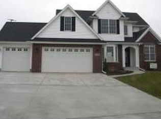 730 Rustic Green Ct, Eldridge, IA 52748