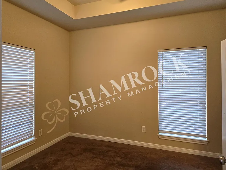 2109D Columbus Ave — Photo 6