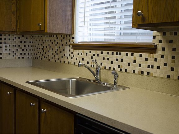Garbage disposal, tile backsplash and lots of cabinets