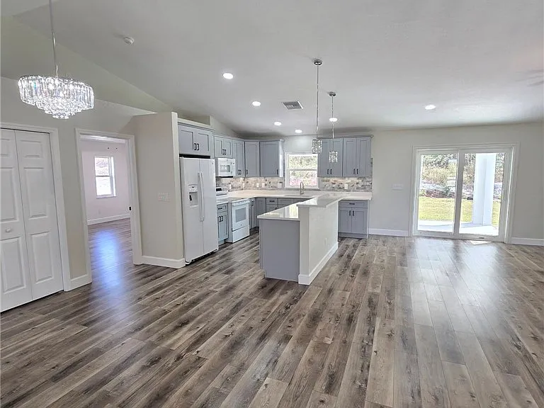 120 Clinton Ave — Photo 9