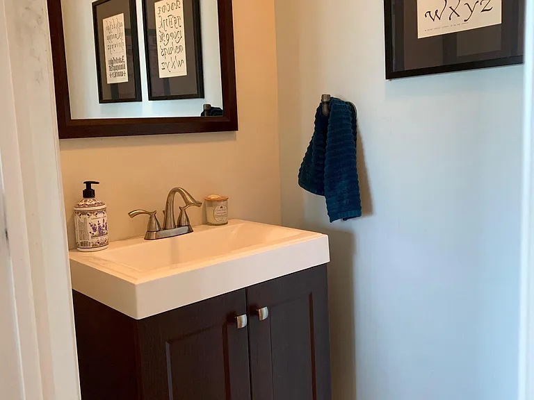 327 E Allen St #4 — Photo 8