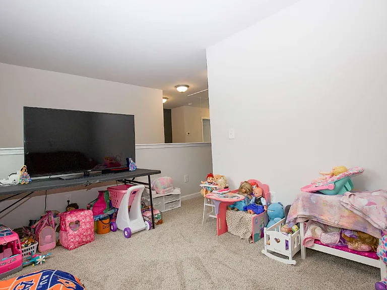 413 Century Ln — Photo 25