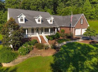 100 Cross Creek Private Ln, Lenoir City, TN 37771