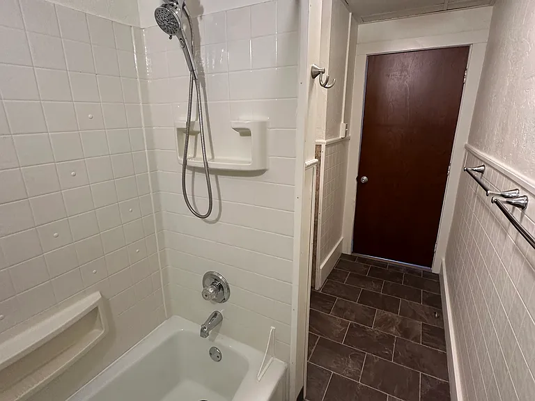 6 Walcott St #1R — Photo 8