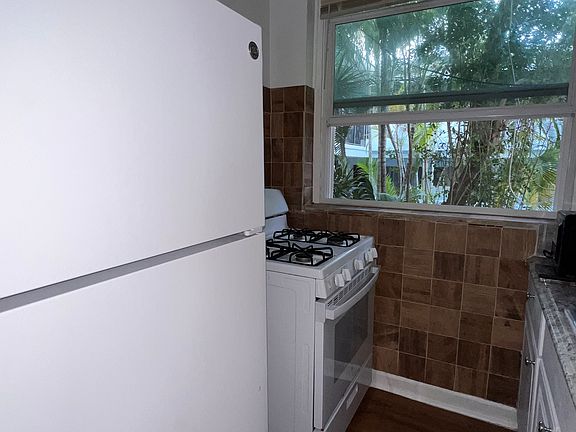 3rd image of 1935 Calais Dr APT 106