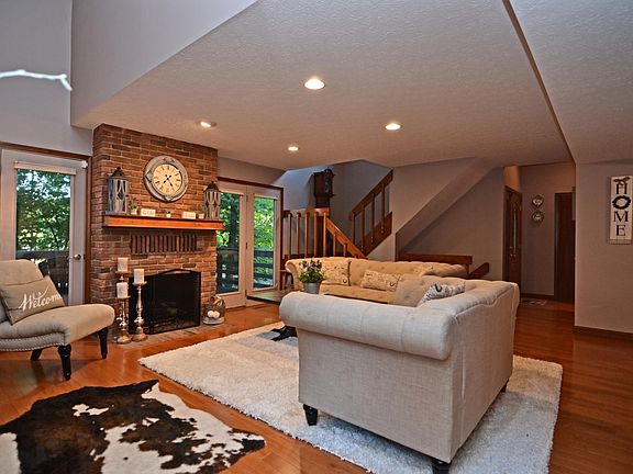 5th image of 420 Hickory Ln