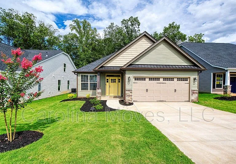 108 Landry Ln — Photo 1