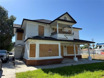 2586 University Ave