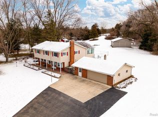 11081 Kelly Rd, Pinckney, MI 48169