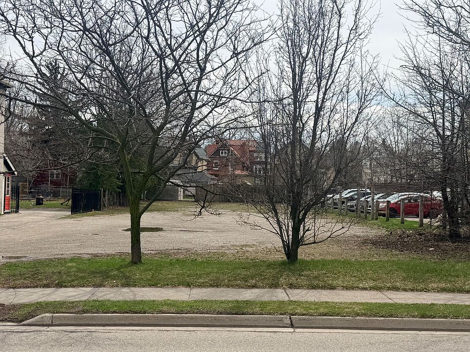 2nd image of 237 Frederick St