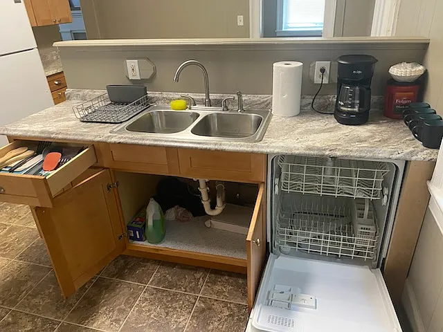 3 bed, 1100 sqft, $1,800 — Photo 4