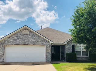 527 S Red Oak St, Gentry, AR 72734