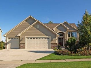 2 Coach Light Dr, Hudson, WI 54016