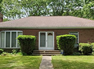 33 N Bishop Ln, Southampton, NY 11968