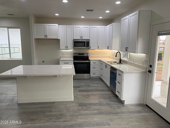 2nd image of 2815 E Leroy Avenue