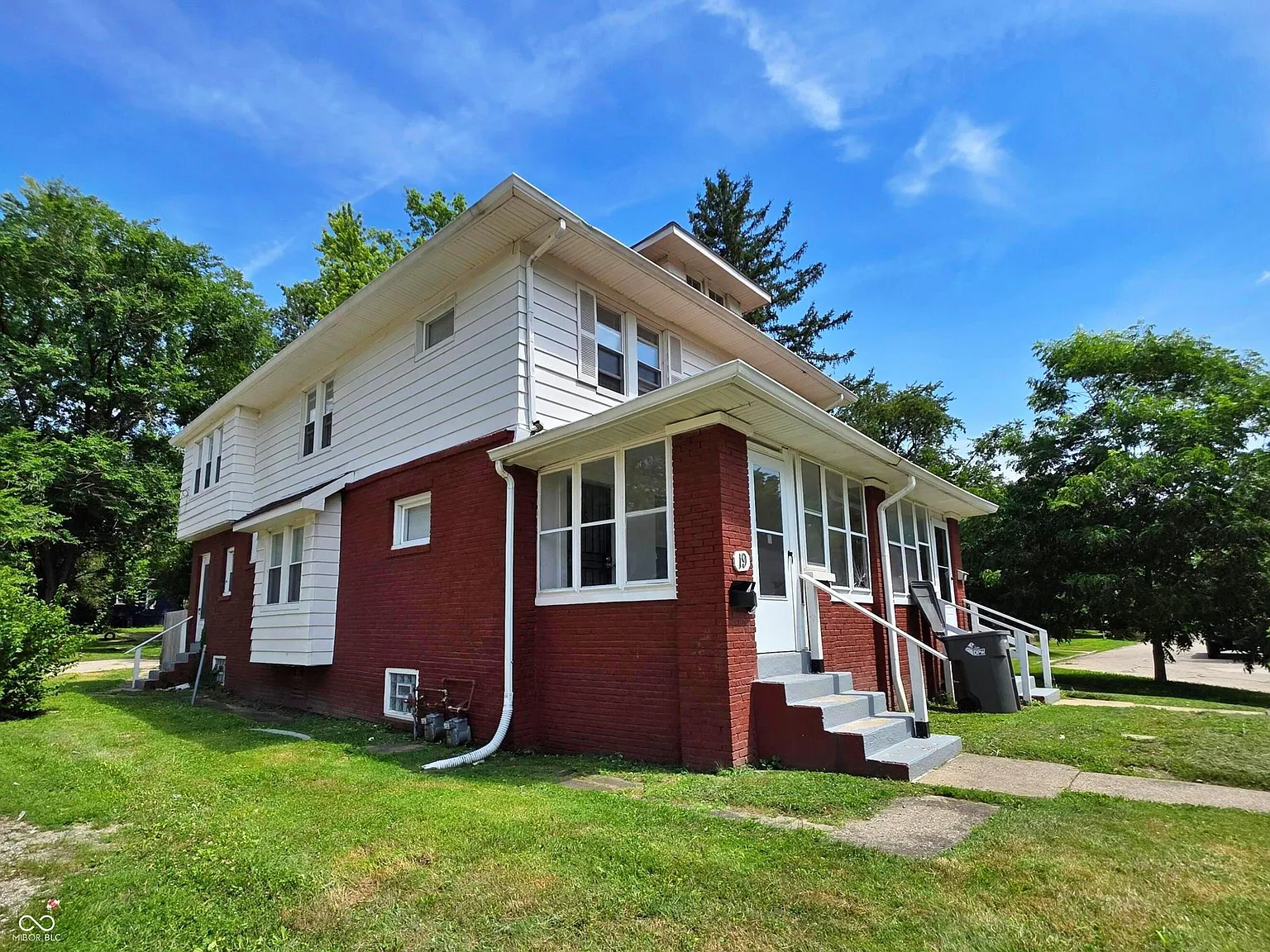 3 bed, 1.0 bath, 1196 sqft, $1,150 — Photo 2