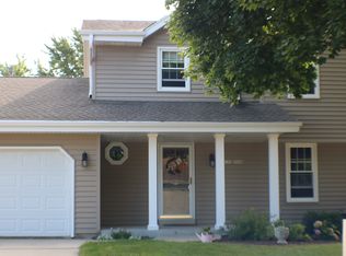 W153N7694 Meadow Lark Ln, Menomonee Falls, WI 53051