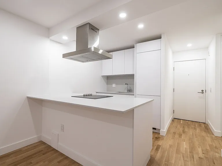 230 Oak St — Photo 25