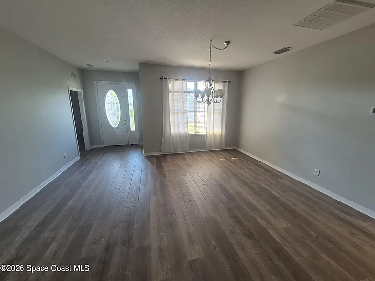3733 Stream Dr — Photo 2