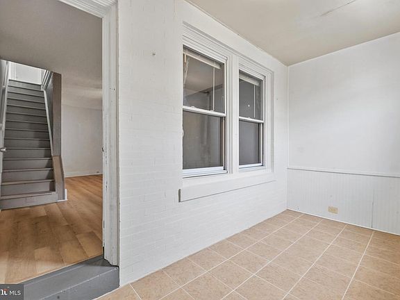 2nd image of 425 W Wellens Ave