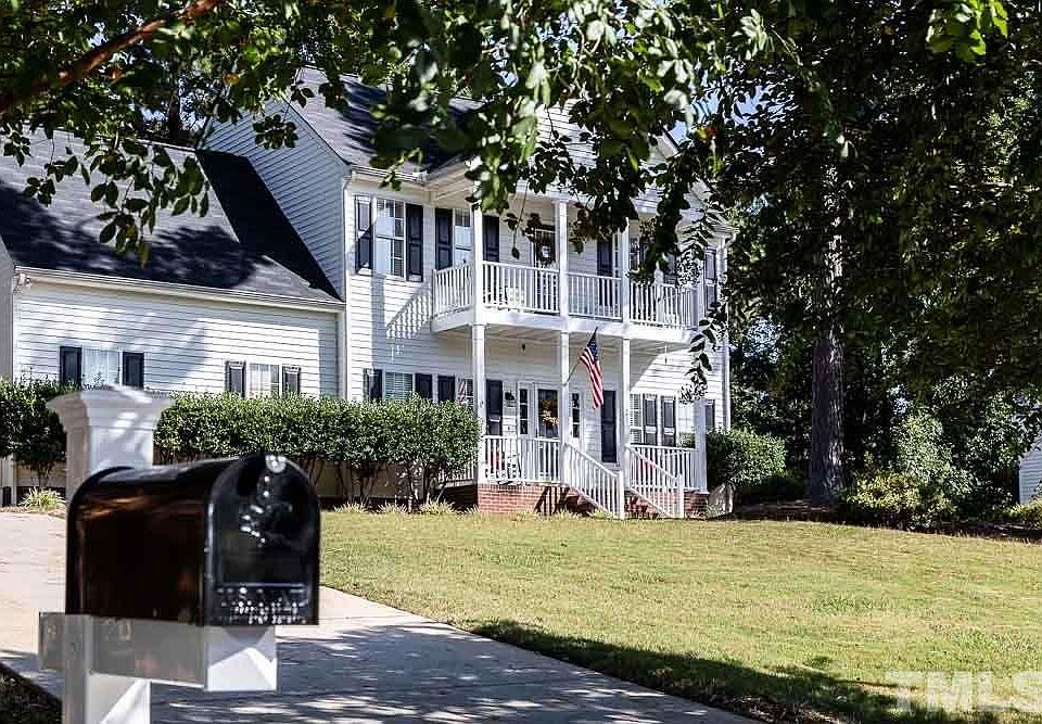 1st image of 721 Raymond Dr