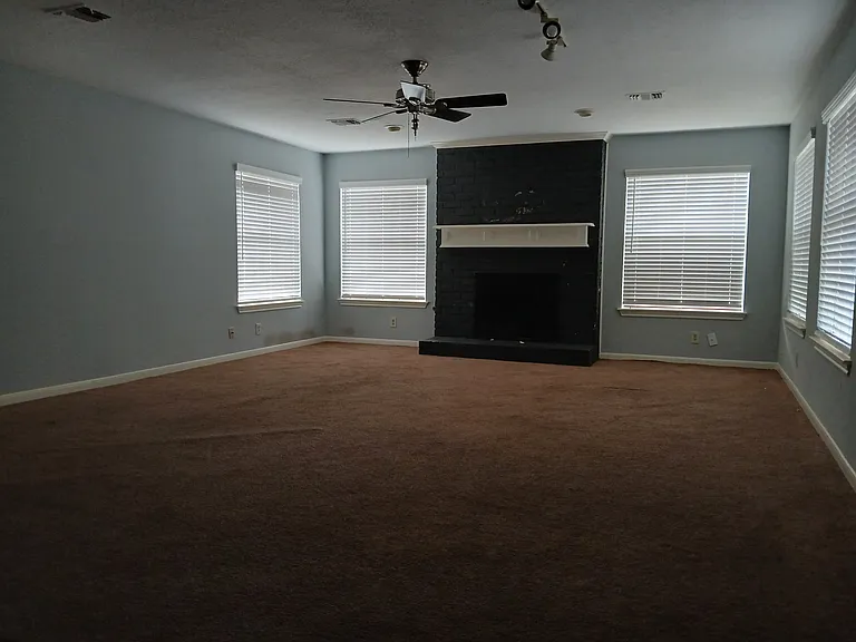 2723 Roseheath Ln — Photo 25