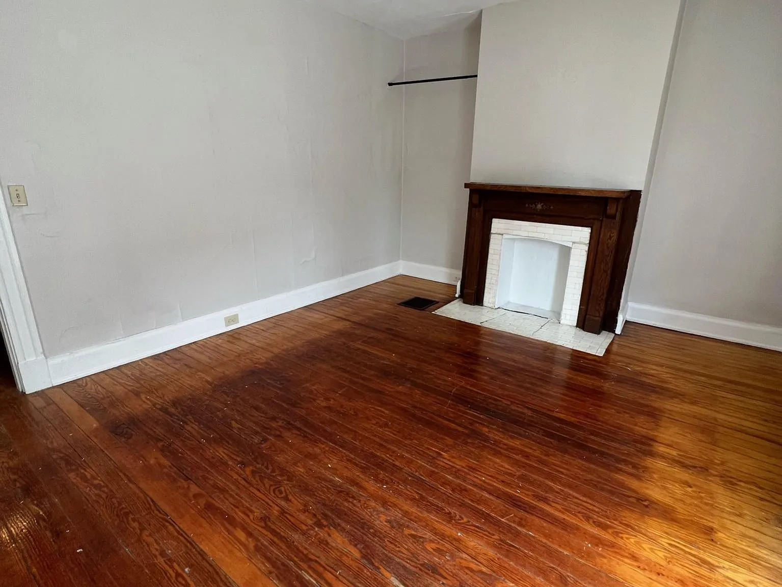 2341 Victor St — Photo 4