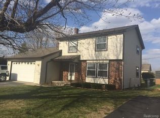 66 Pearl St, Oxford, MI 48371