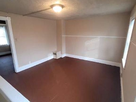 5th image of 660 Columbia Ave
