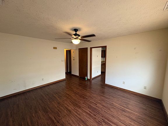 3rd image of 5925 Labonte Rd