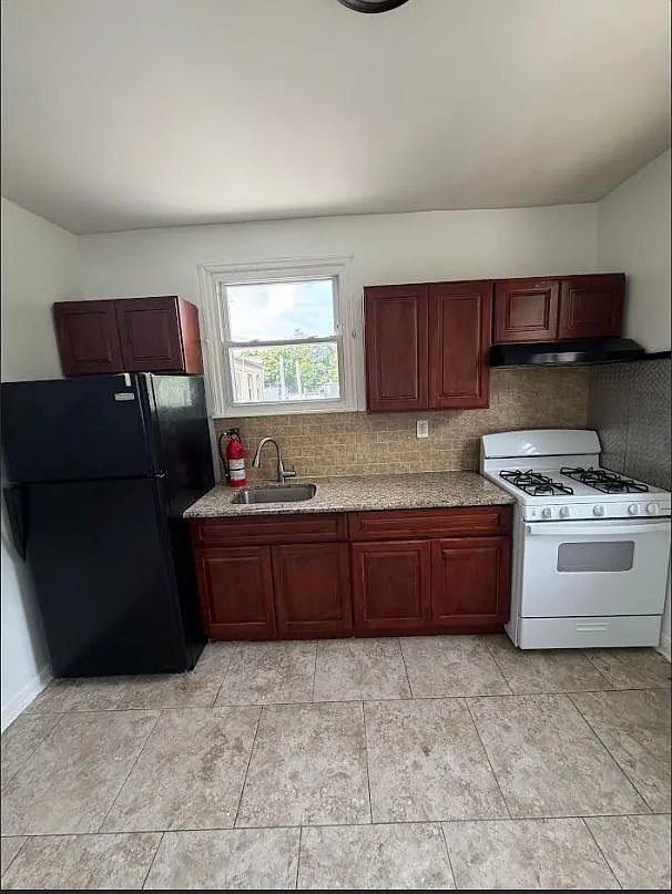 2 bed, $2,800 — Photo 1