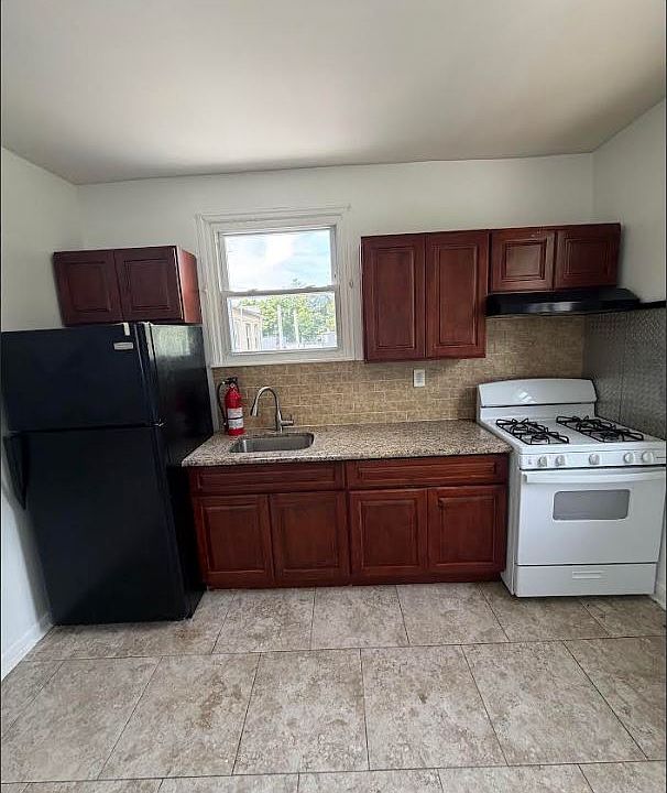 1st image of 132 Mountainview Blvd #2
