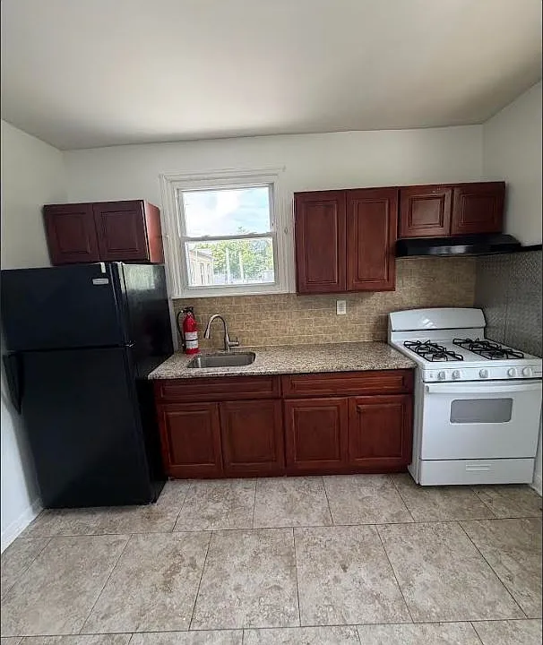 132 Mountainview Blvd #2