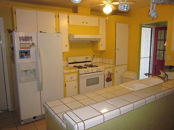 3rd image of 191 E Renette Ave