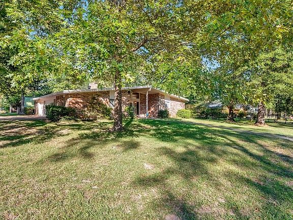 3rd image of 1417 Sleepy Hollow Dr
