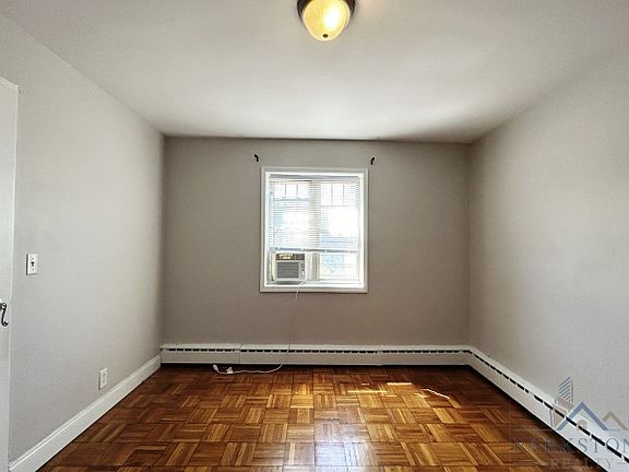 2nd image of 36 Duncan Ave #E7