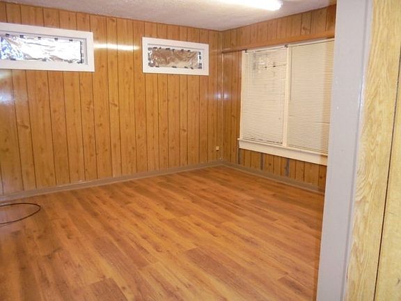 5th image of 308 Cecilia St