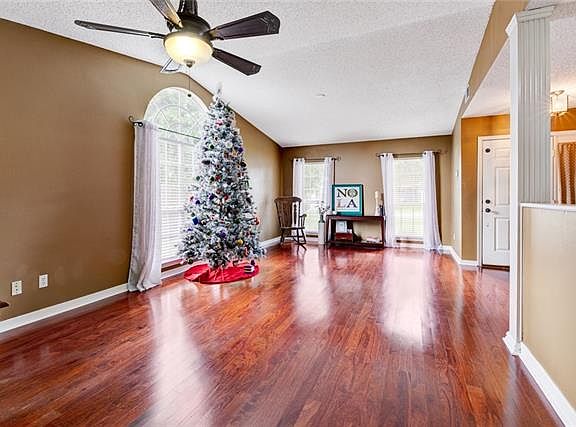3rd image of 3052 Meadow Lake Dr E